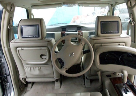 Người lái là người ngồi trước hay ngồi sau? - 7 Và tay lái có vị trí mới...